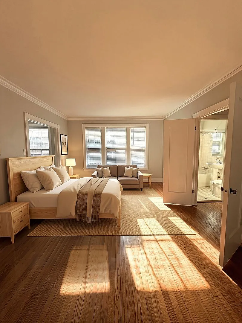 Edgewater Studio with Heat & Cooking Gas Included ~ No Security Deposit ~ Cat Friendly! — Photo 4