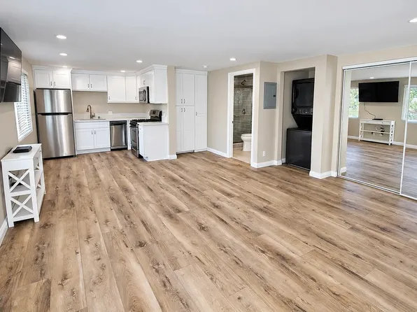 18562 Arminta St, Reseda, CA 91335