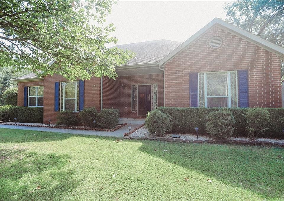 1st image of 1 Stoneleigh Ln