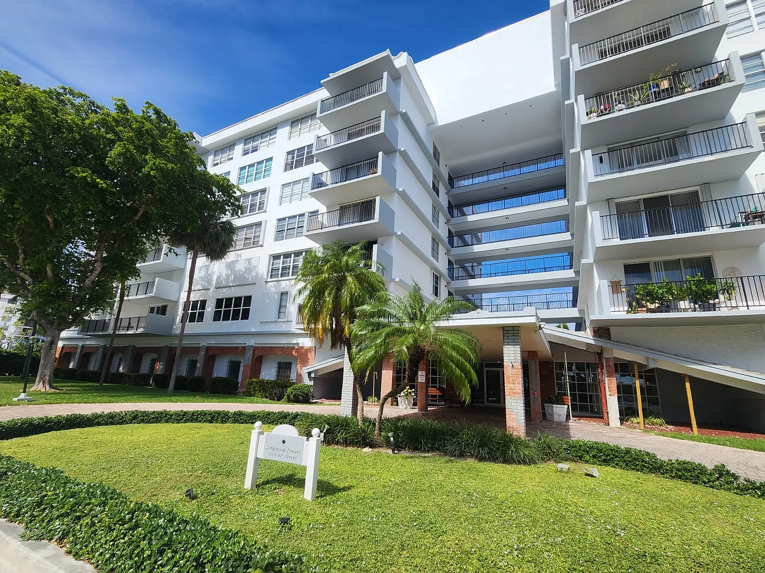 1 bed, 1.5 bath, 1105 sqft, $2,650 — Photo 2