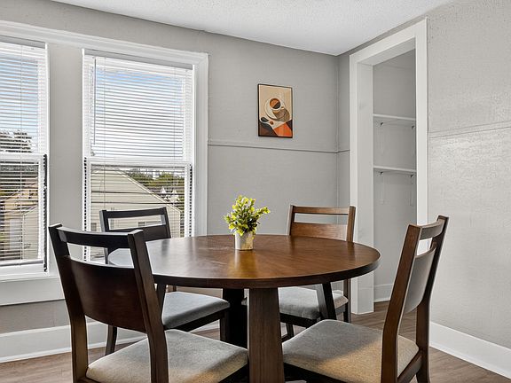 5th image of 1403 Collier St #1403