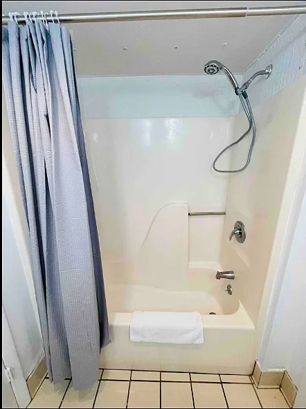 1 bed, 1.5 bath, 559 sqft, $1,450 — Photo 3