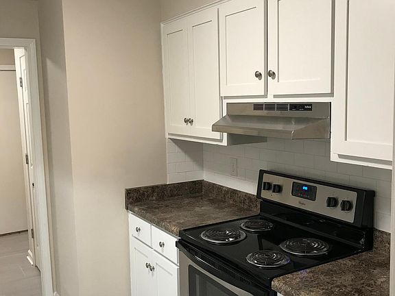2nd image of 141 Stoneybrooks Pl