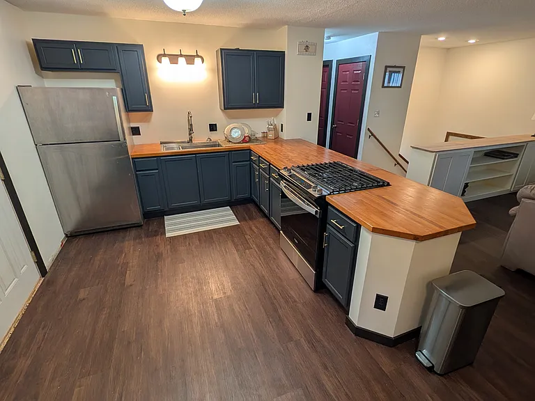 204 Ann Dr — Photo 2