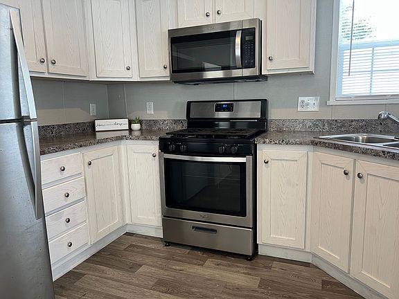 2nd image of 5197 Chantelle Dr #133