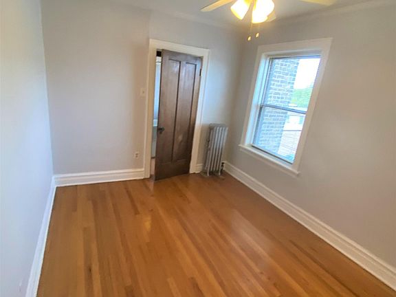 3rd image of 4007 N Kildare Ave APT 305
