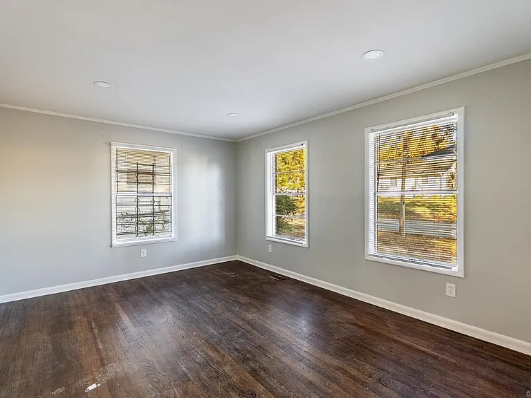3615 W Capitol Ave — Photo 4