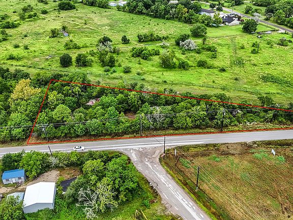 2nd image of 1011 County Road 129