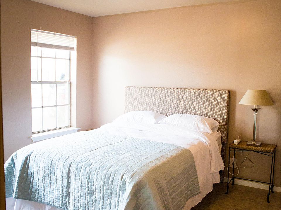 1st image of 2755 Louisiana St #27