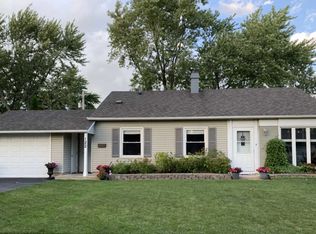 122 Crestwood Dr, Streamwood, IL