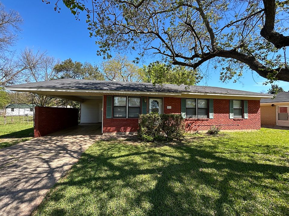 1st image of 2515 Douglas Dr