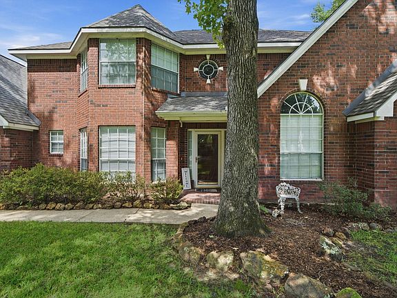 4th image of 615 Fairbanks Dr