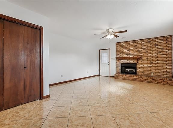 4th image of 3849 Johnson St