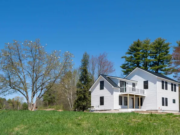 36 Middle Jam Road, Gorham, ME 04038