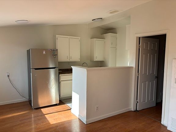 4th image of 605 W E St APT 4