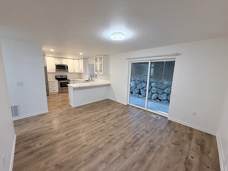 3430 S 283rd Ln — Photo 2