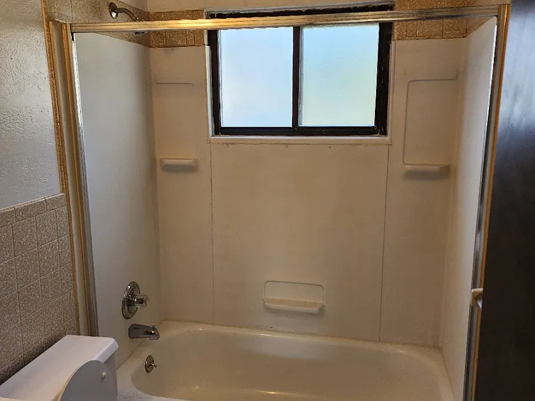 512 N Cantril St #12 — Photo 6