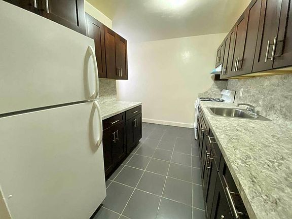 3rd image of 14323 Barclay Ave #23