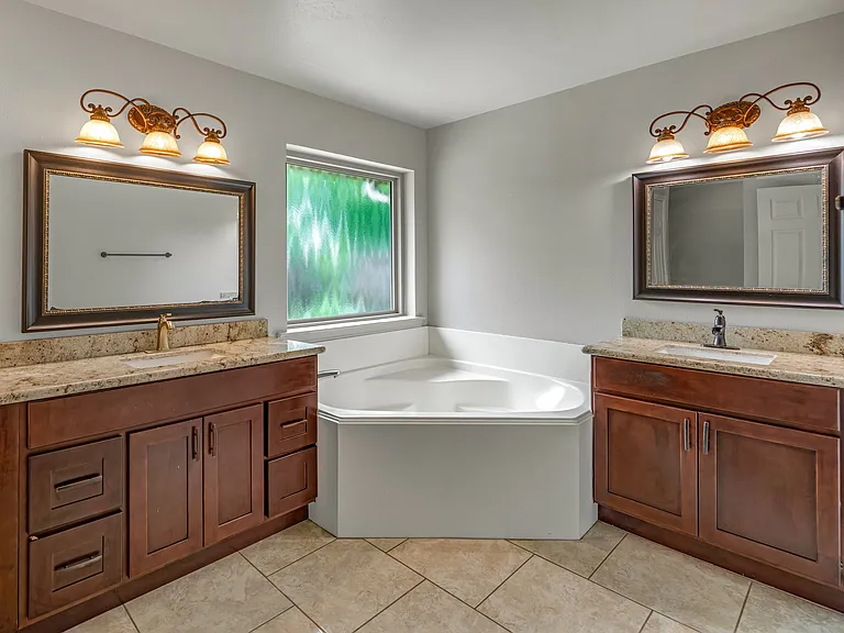 1209 Portsmouth Ct — Photo 23