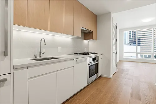 877 Francisco Photo 1