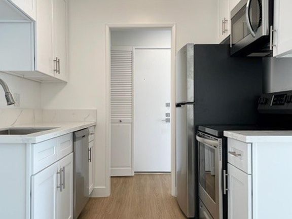 2nd image of 817 4th St APT 303