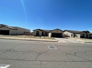 1060 Chris Forbes, Socorro, TX 79927