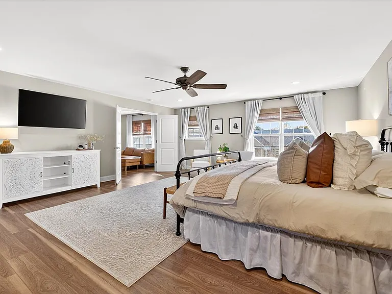415 Filipp Ln — Photo 53