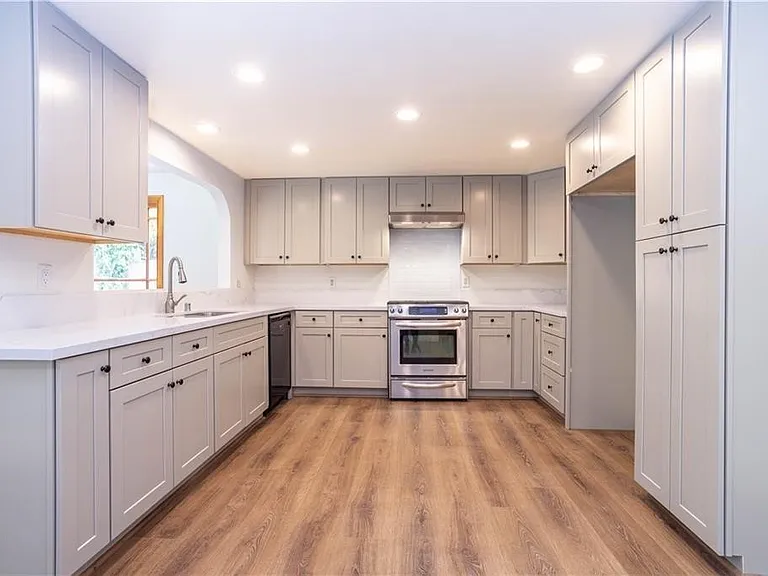11300 Yolanda Ave — Photo 8
