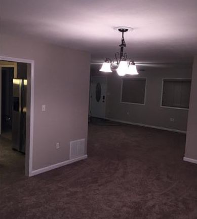 3rd image of 570 Fairway Dr