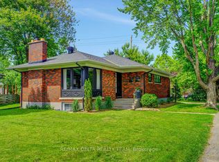2012 Haig Dr #B, Ottawa, ON K1G 2K4