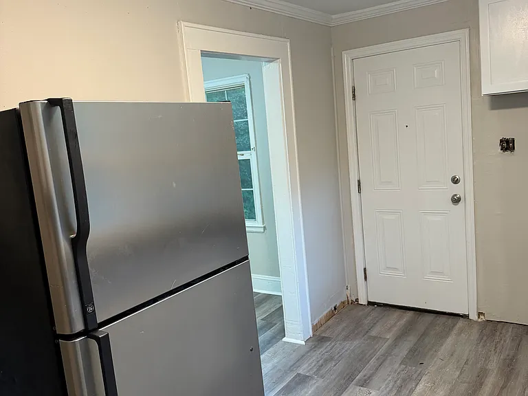 202 W Nance St — Photo 12
