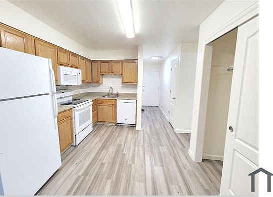 3rd image of 1320 Zephyr St #10