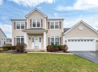 1061 Ravinia Dr, Gurnee, IL 60031