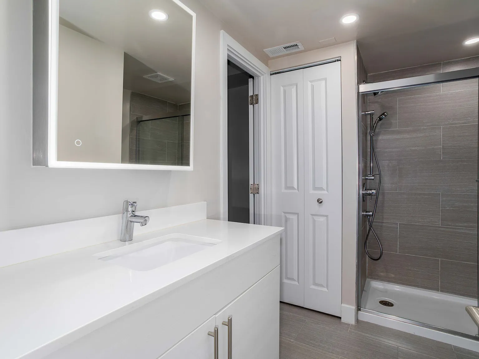 Lions Gate Apartments — Photo 3