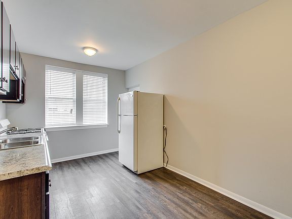 3rd image of 4500 W Fullerton Ave