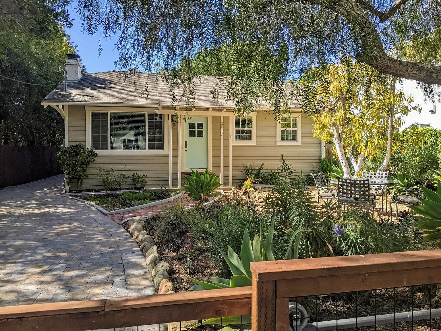 3 bed, 1.5 bath, 1359 sqft, $6,500 — Photo 2
