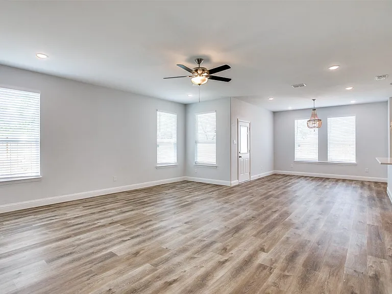 3105 Chihuahua Ave — Photo 3