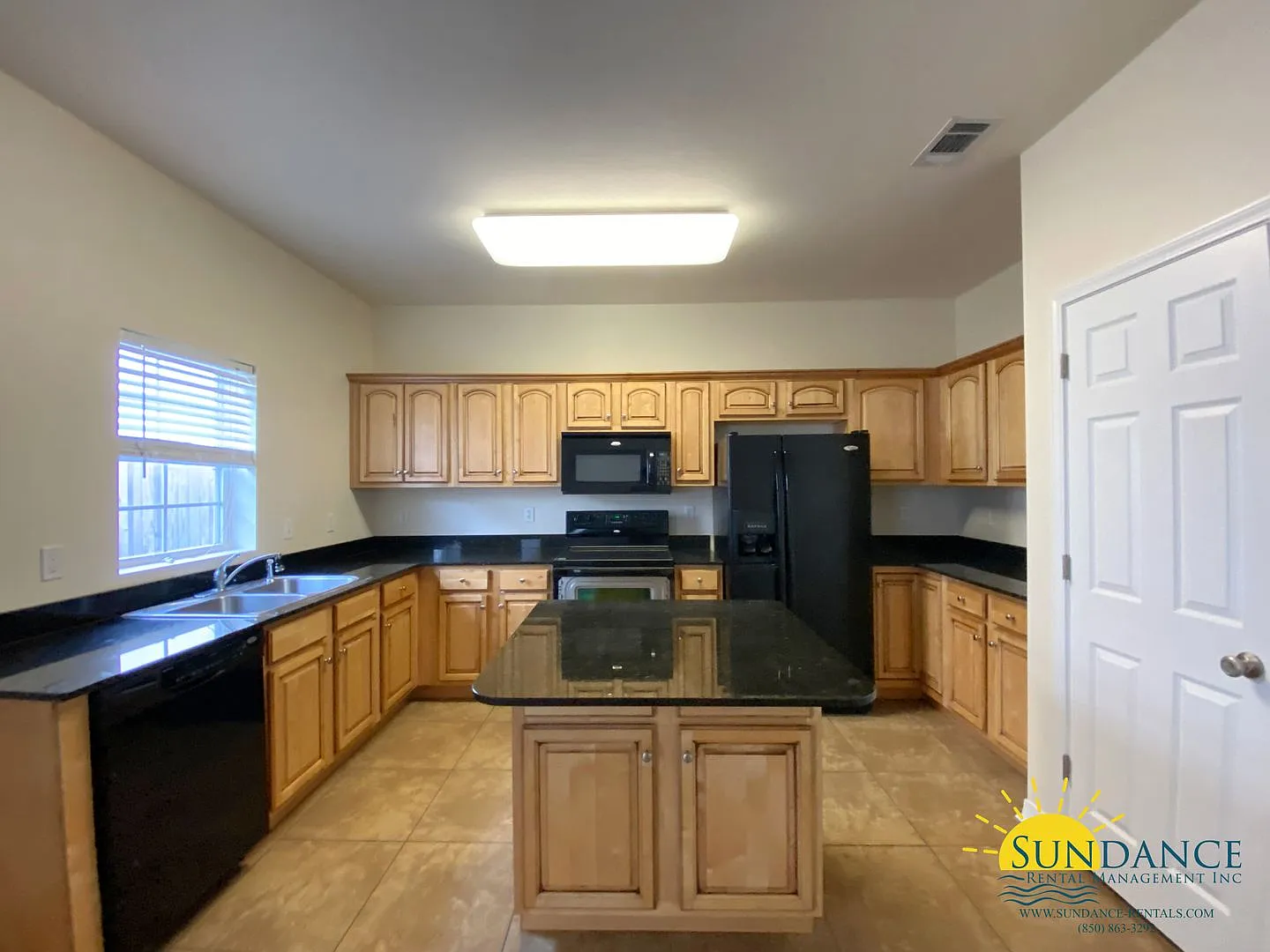 Beautiful 3 Bedroom Townhouse Near Hurlburt Field! — Photo 4