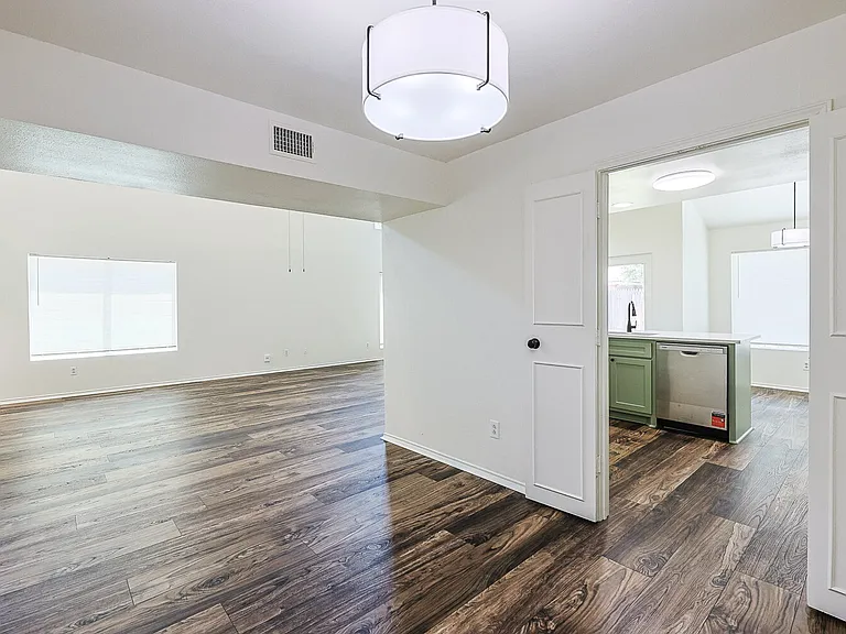 8308 Albany Ave — Photo 30