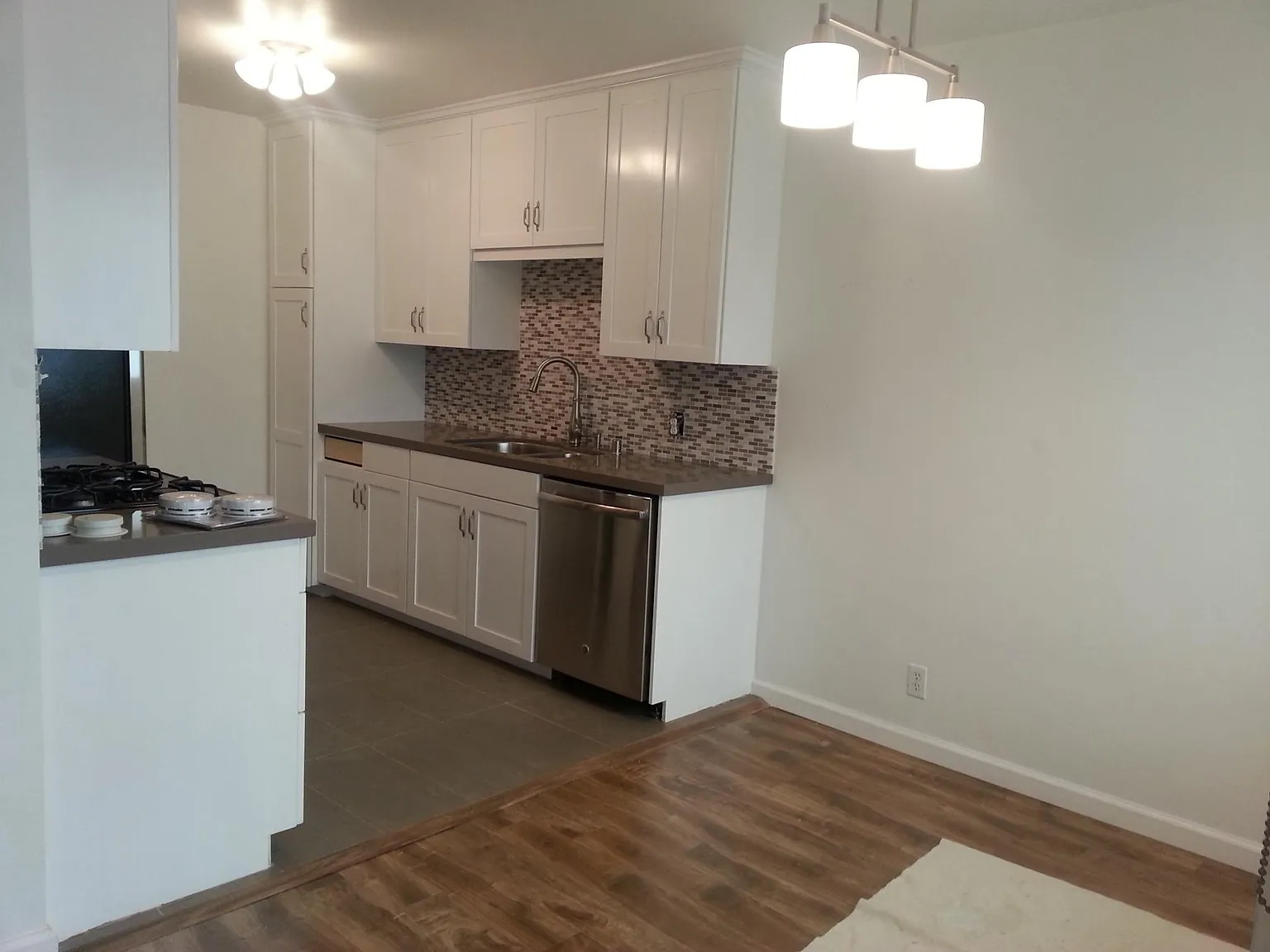 2 bed, 850 sqft, $3,195 — Photo 1