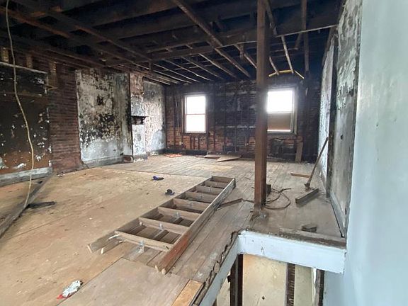 3rd image of 645 N Preston St