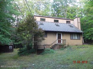 1049 Maple Dr, Pocono Lake, PA 18347
