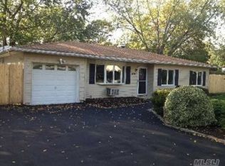 1606 Roosevelt Ave, Bohemia, NY 11716