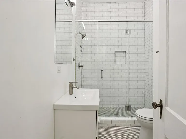 385 10th St NE — Photo 6