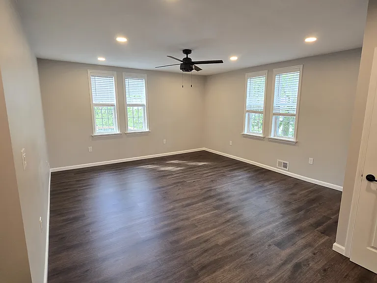 1086 William Flynn Hwy #3 — Photo 10