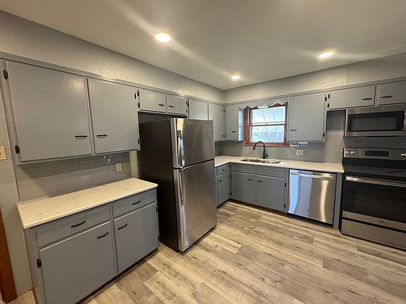 4th image of 2218 Rosewood Dr