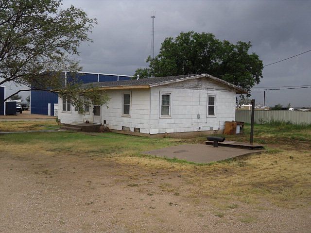 2nd image of 301 N Avenue U
