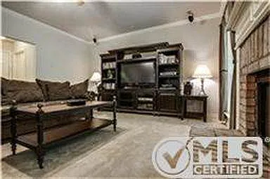 1009 Spanish Oak Dr — Photo 7