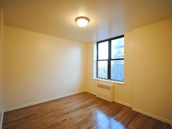 4th image of 393 Hewes St APT 6d