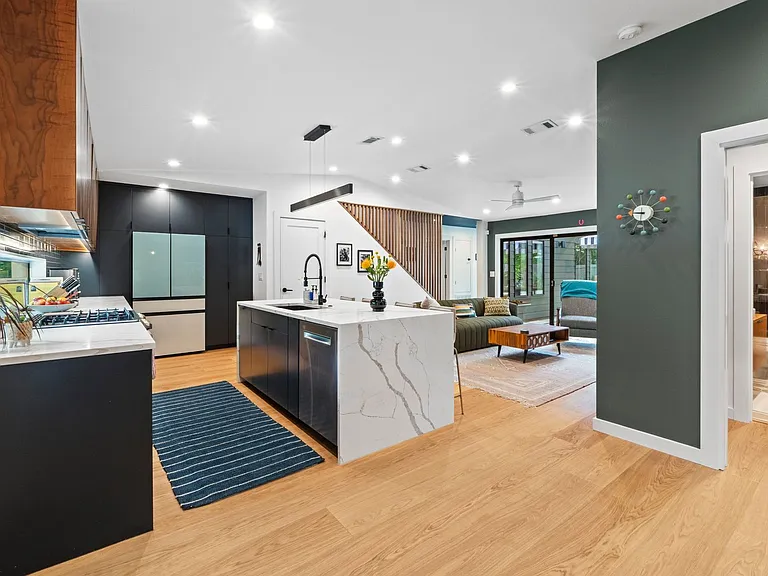 3205 Locke Ln — Photo 3